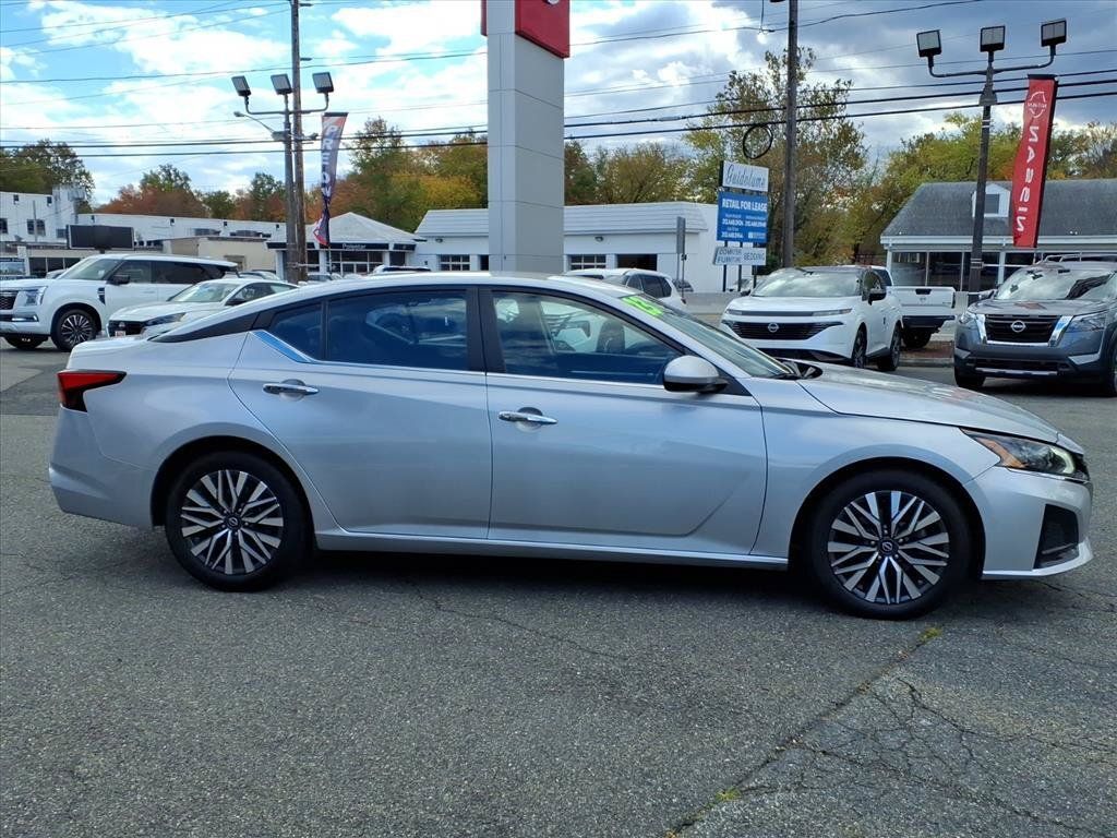 Used 2023 Nissan Altima 2.5 SV FWD image 4