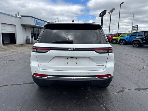 Used 2024 Jeep Grand Cherokee Laredo AWD/4WD image 4