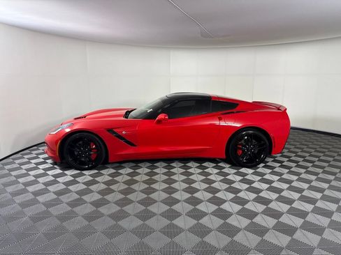 Used 2019 Chevrolet Corvette Stingray Coupe RWD image 2