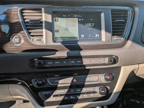 Used 2020 Kia Sedona SX image 26