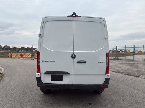 Used 2019 Mercedes-Benz Sprinter 144 image 4