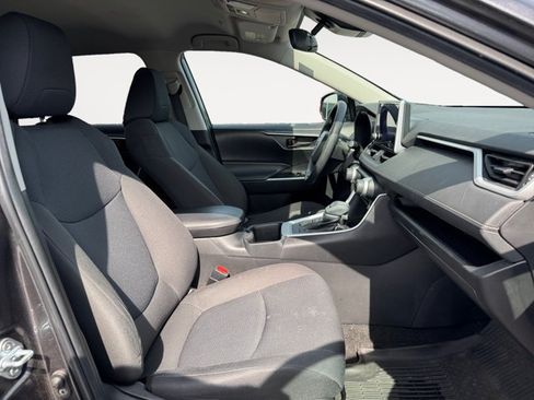 Certified 2023 Toyota RAV4 LE AWD/4WD image 19