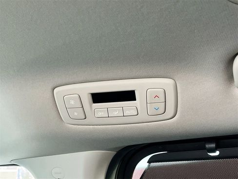 Used 2022 Kia Carnival SX Prestige image 28