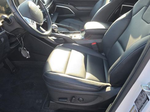Used 2025 Kia Telluride S FWD image 4