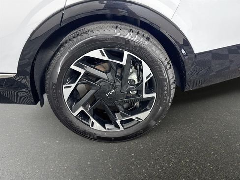 Certified 2025 Kia Sportage SX FWD image 33