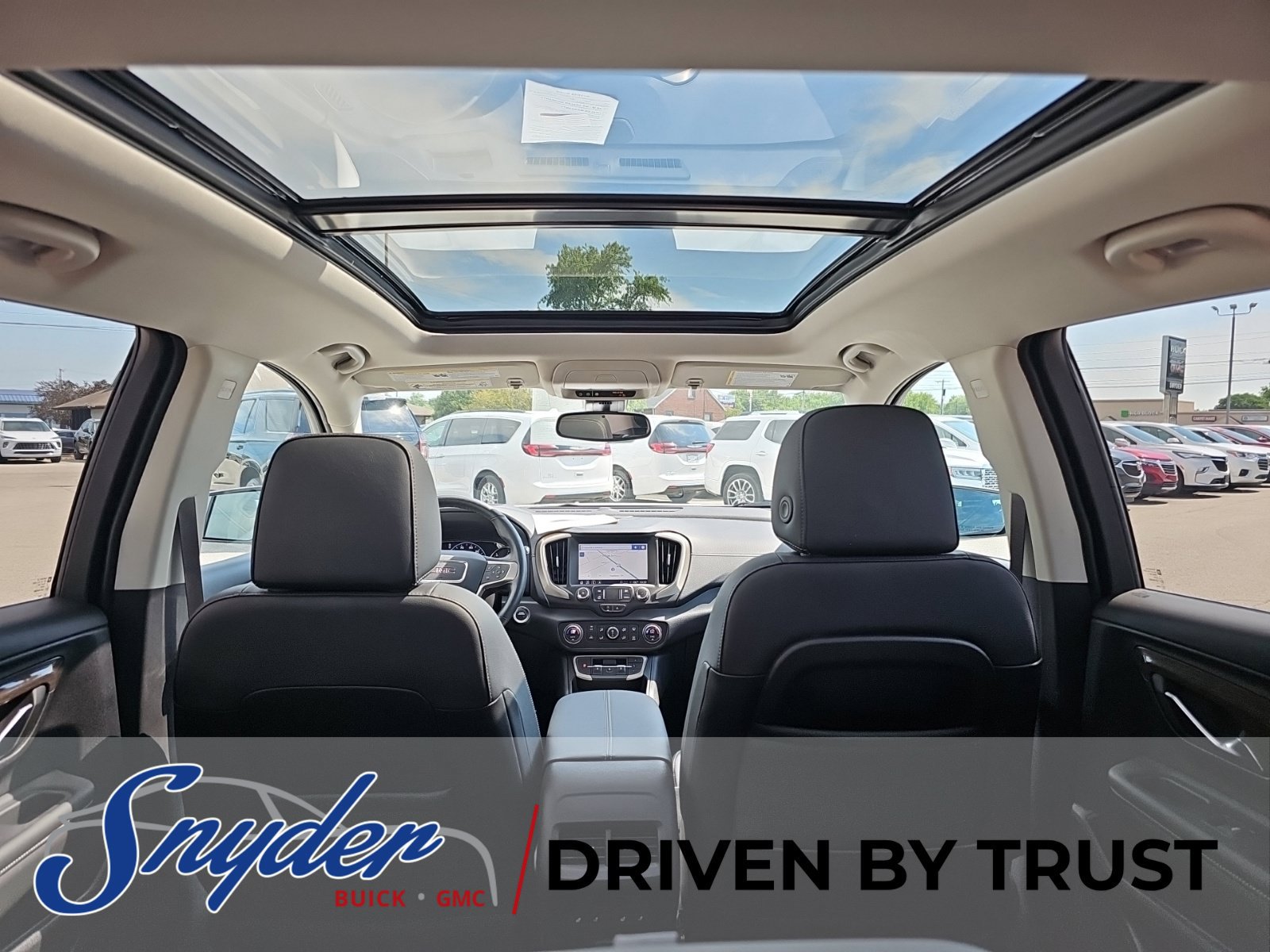 Used 2024 GMC Terrain Denali w/ Denali Premium Package AWD/4WD image 30