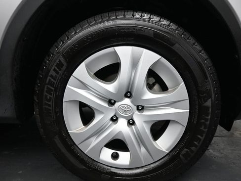 Used 2015 Toyota RAV4 LE image 21