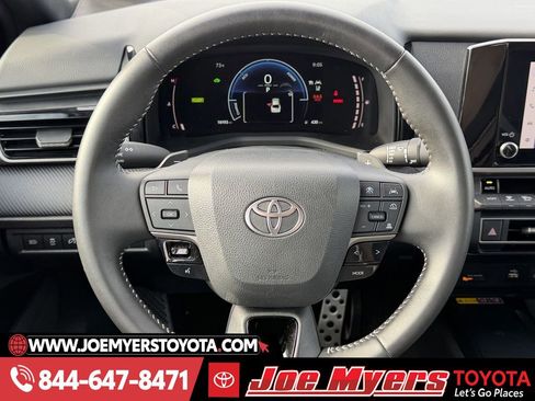 Used 2025 Toyota Camry SE image 15
