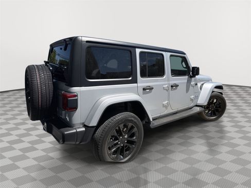 Used 2023 Jeep Wrangler Unlimited Sahara w/ Cold Weather Group AWD/4WD image 2