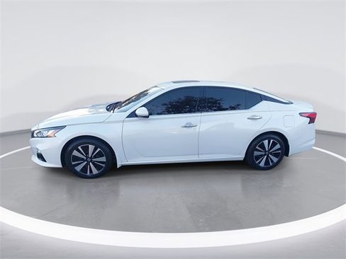 Used 2019 Nissan Altima 2.5 SV image 2