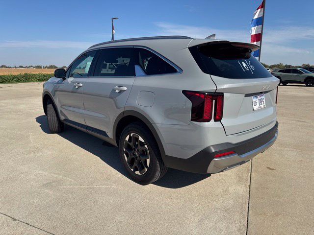 Used 2024 Kia Sorento S AWD/4WD image 3