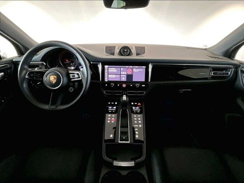 Used 2026 Porsche Macan AWD/4WD image 17