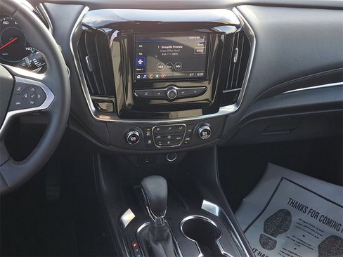 Used 2023 Chevrolet Traverse LT image 24