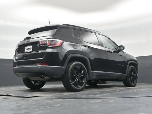 Used 2018 Jeep Compass Latitude FWD image 41