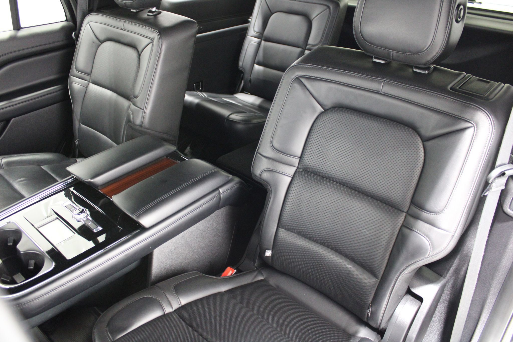 Used 2019 Lincoln Navigator Reserve AWD/4WD image 18