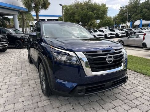 Used 2025 Nissan Pathfinder SV FWD image 17