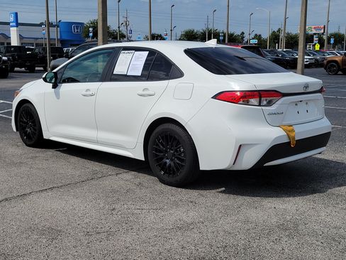 Used 2021 Toyota Corolla LE FWD image 5