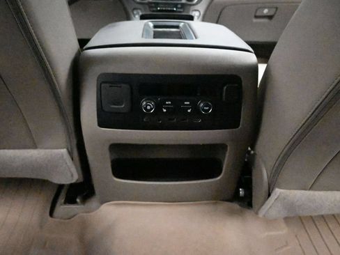 Used 2019 Chevrolet Suburban Premier AWD/4WD image 23