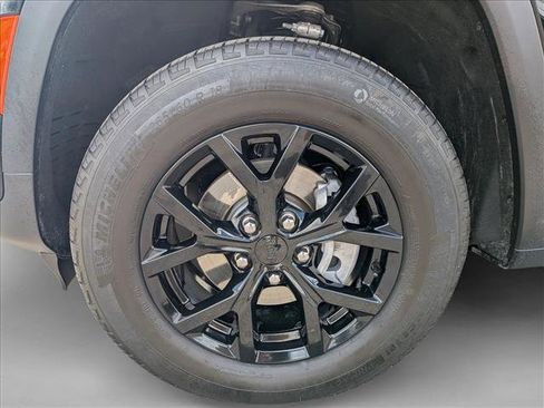 Used 2024 Jeep Grand Cherokee Altitude AWD/4WD image 29