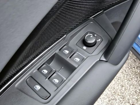 New 2026 Volkswagen Tiguan SE R-Line image 17