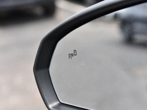 Used 2023 Volkswagen Taos SE w/ Panoramic Sunroof Package image 10