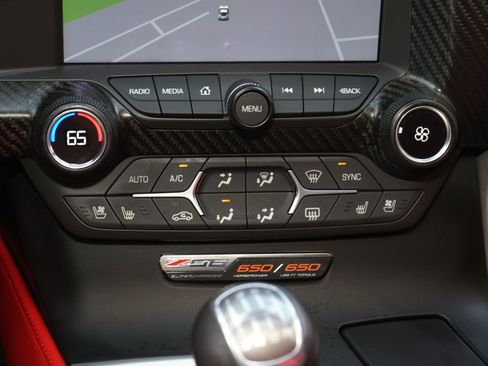 Used 2015 Chevrolet Corvette Z06 w/ 3LZ Preferred Equipment Group image 21