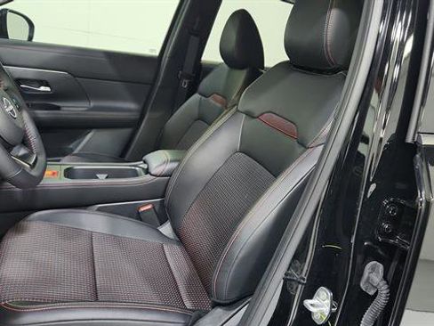 Certified 2025 Nissan Kicks SR image 16