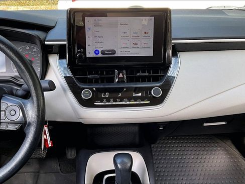 Used 2025 Toyota Corolla LE image 9