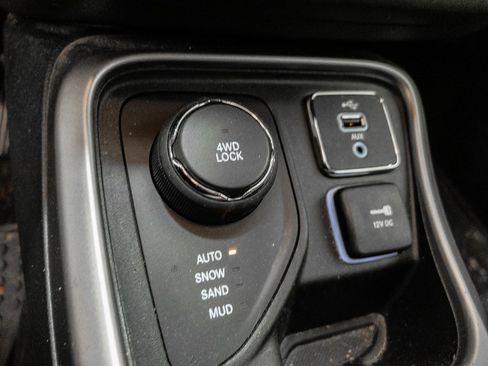 Used 2018 Jeep Compass Latitude w/ Popular Equipment Group image 19