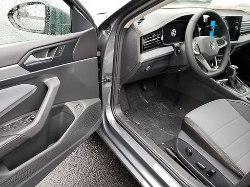New 2026 Volkswagen Jetta SE FWD image 6