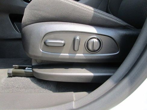 Used 2023 GMC Terrain SLE w/ Driver Convenience Package image 12