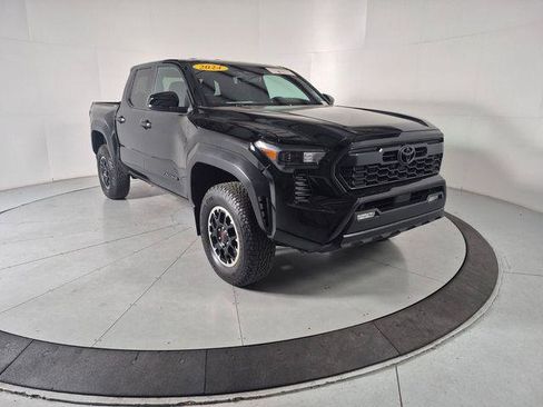 Certified 2024 Toyota Tacoma TRD Off-Road AWD/4WD image 6