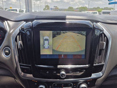 Used 2018 Chevrolet Traverse Premier w/ Driver Confidence II Package FWD image 5