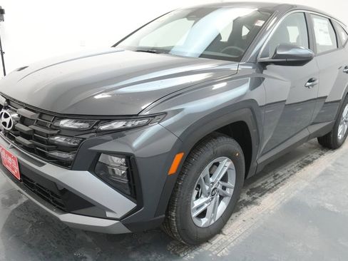 New 2026 Hyundai Tucson SE image 3
