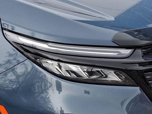 Used 2024 Chevrolet Equinox RS image 9