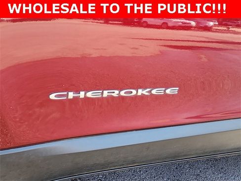 Used 2019 Jeep Cherokee Limited w/ Luxury Group image 9