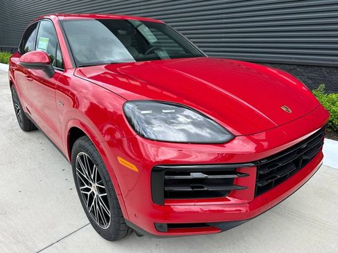 Certified 2025 Porsche Cayenne E-Hybrid AWD/4WD image 10