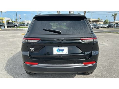 New 2026 Jeep Grand Cherokee Altitude RWD image 5