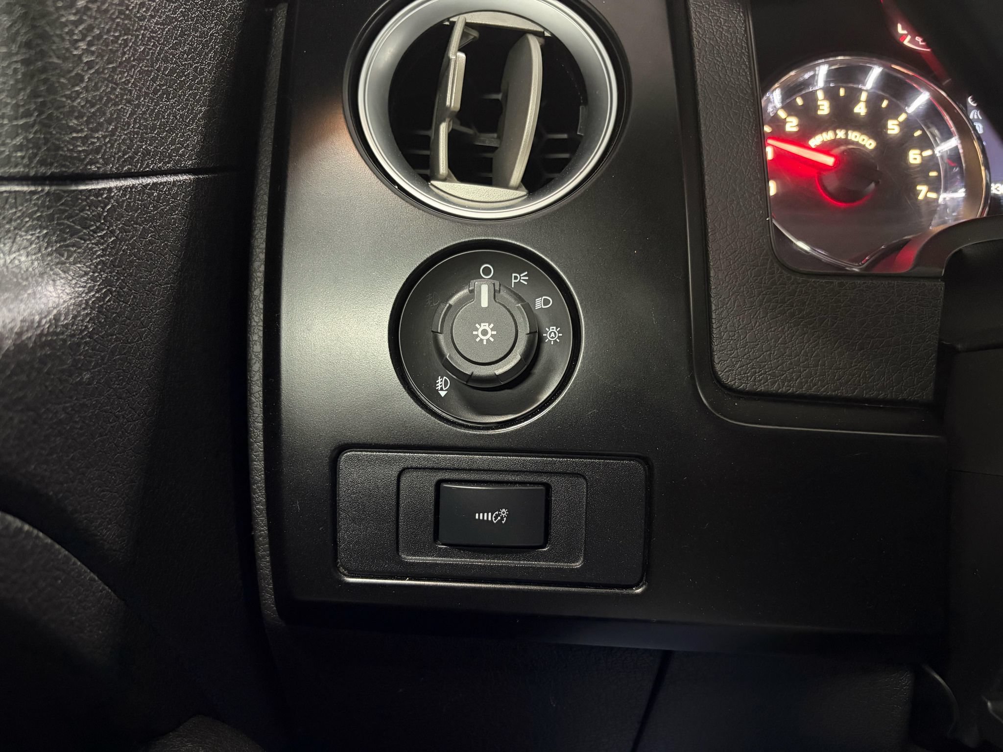 Used 2012 Ford F150 FX4 w/ FX Appearance Pkg AWD/4WD image 15