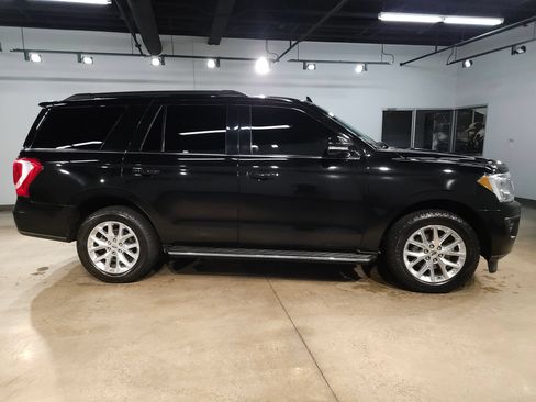 Used 2020 Ford Expedition XLT w/ Equipment Group 202A AWD/4WD image 8