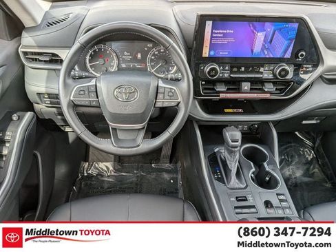 Used 2025 Toyota Highlander XLE AWD/4WD image 31