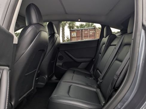 Used 2022 Tesla Model Y Long Range AWD/4WD image 20