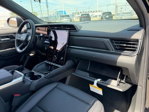 New 2026 GMC Terrain Elevation w/ Elevation Premium Package AWD/4WD image 16