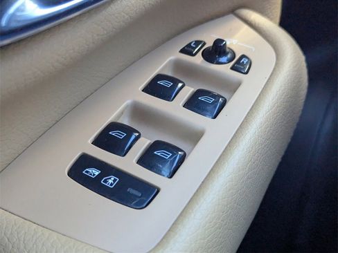 Used 2017 Volvo XC90 T6 Momentum w/ Vision Package image 23