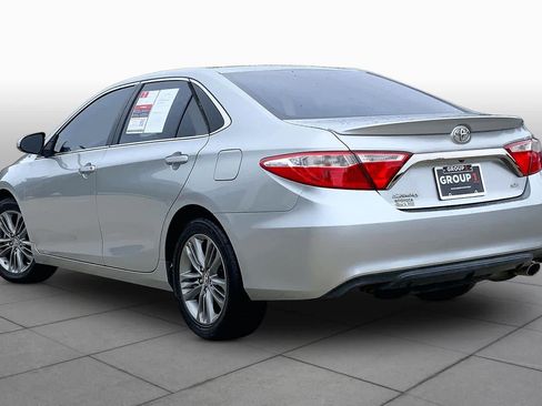Used 2017 Toyota Camry SE w/ Moonroof Package FWD image 12