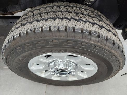 Used 2024 Ford F250 XLT image 3