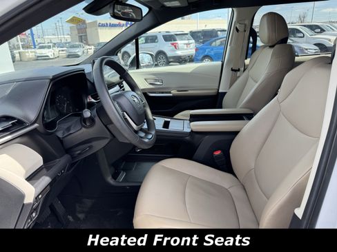 Used 2024 Toyota Sienna XLE image 3