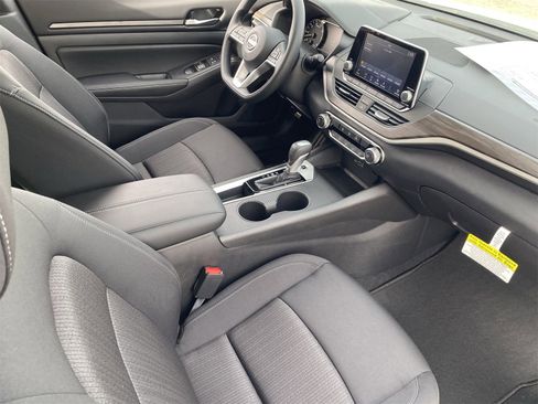 New 2025 Nissan Altima 2.5 SV image 13