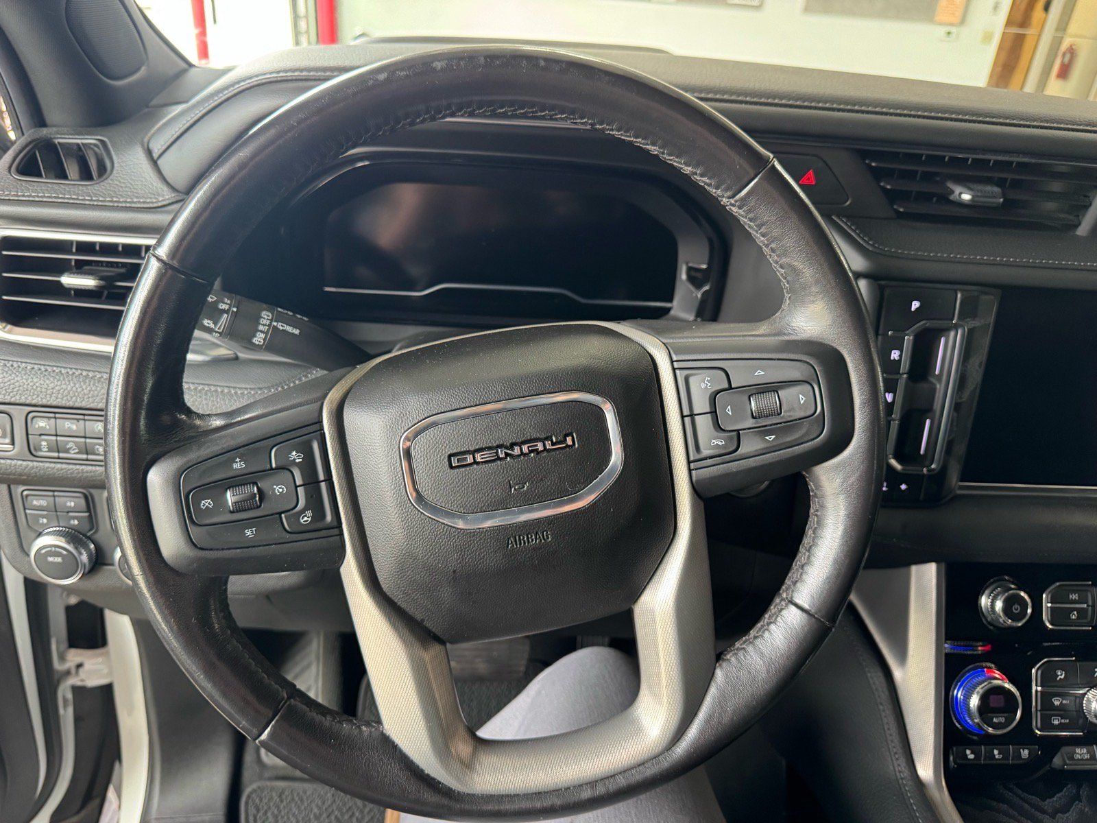 Used 2022 GMC Yukon XL Denali w/ Max Trailering Package AWD/4WD image 22