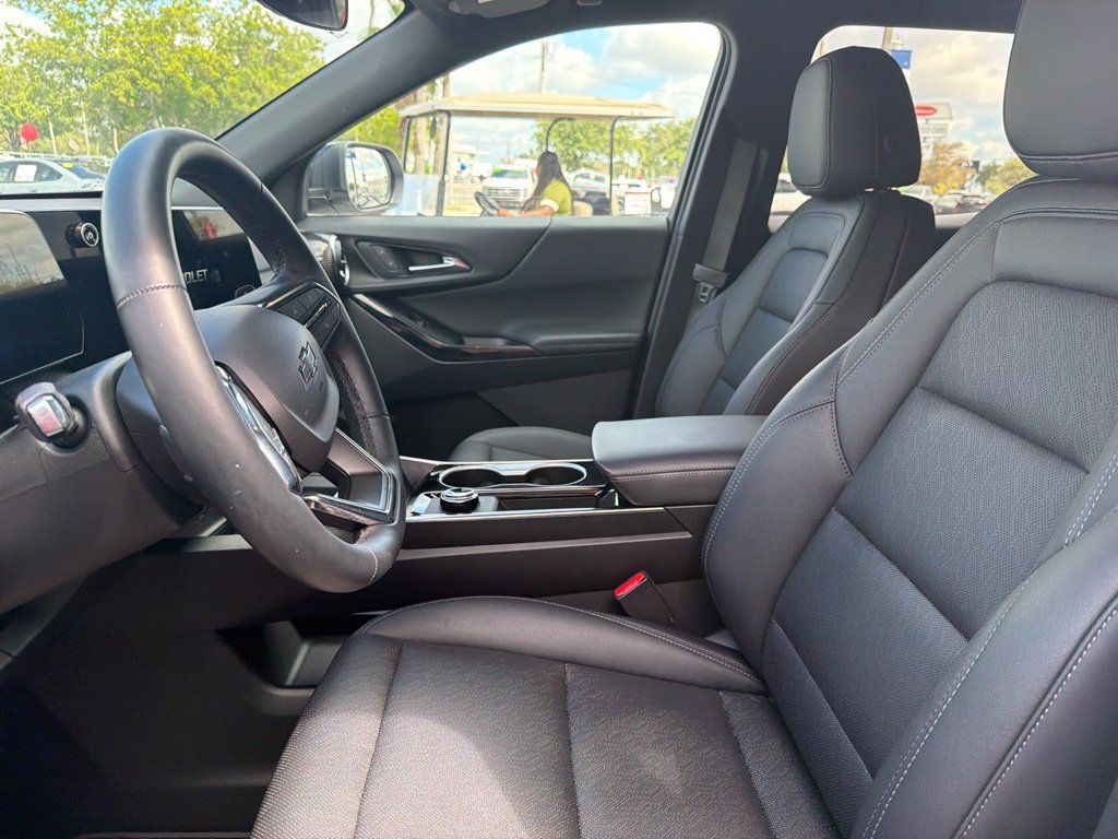 Used 2026 Chevrolet Equinox LT w/ Convenience Package II FWD image 7
